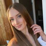 erin_pink_model